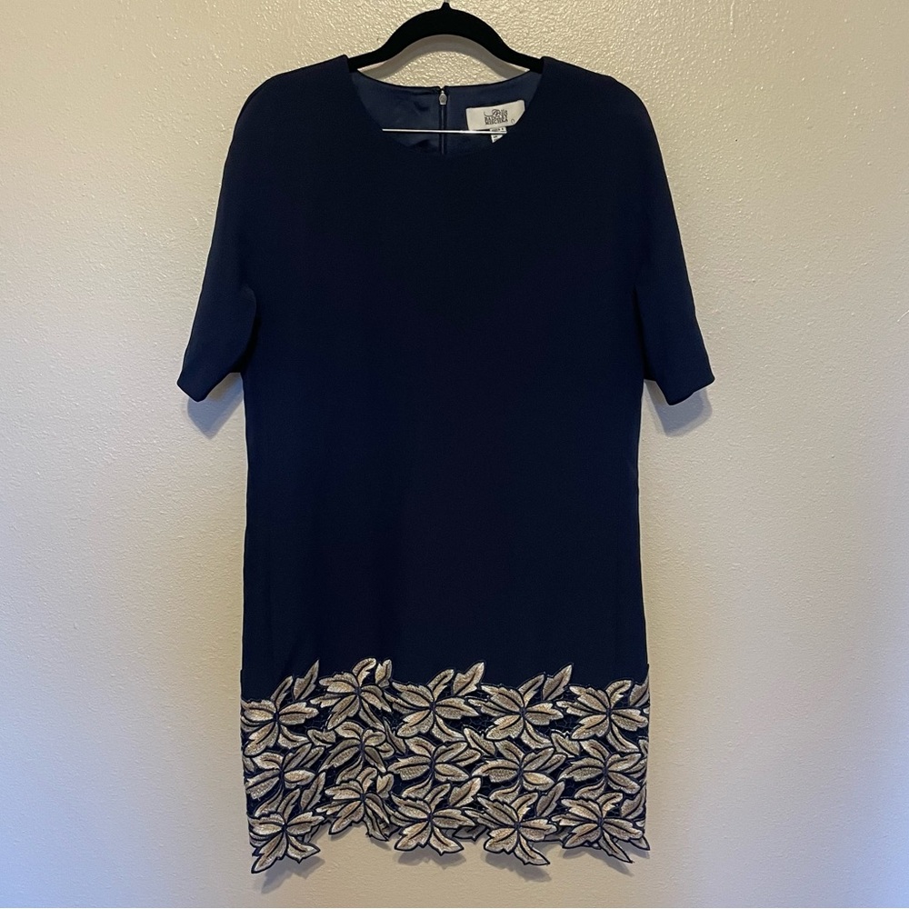 Belle Badgley Mischka Larissa Embroidered Dress Size 6 Navy Floral Hem